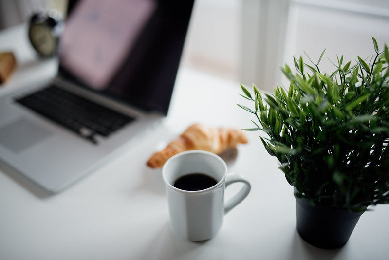 A better workday starts
with a better workspace.